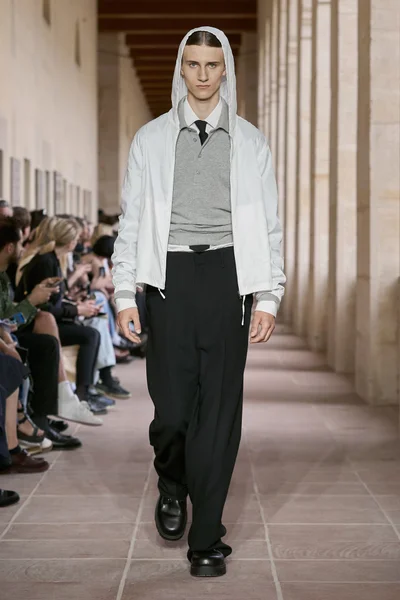 Look 9